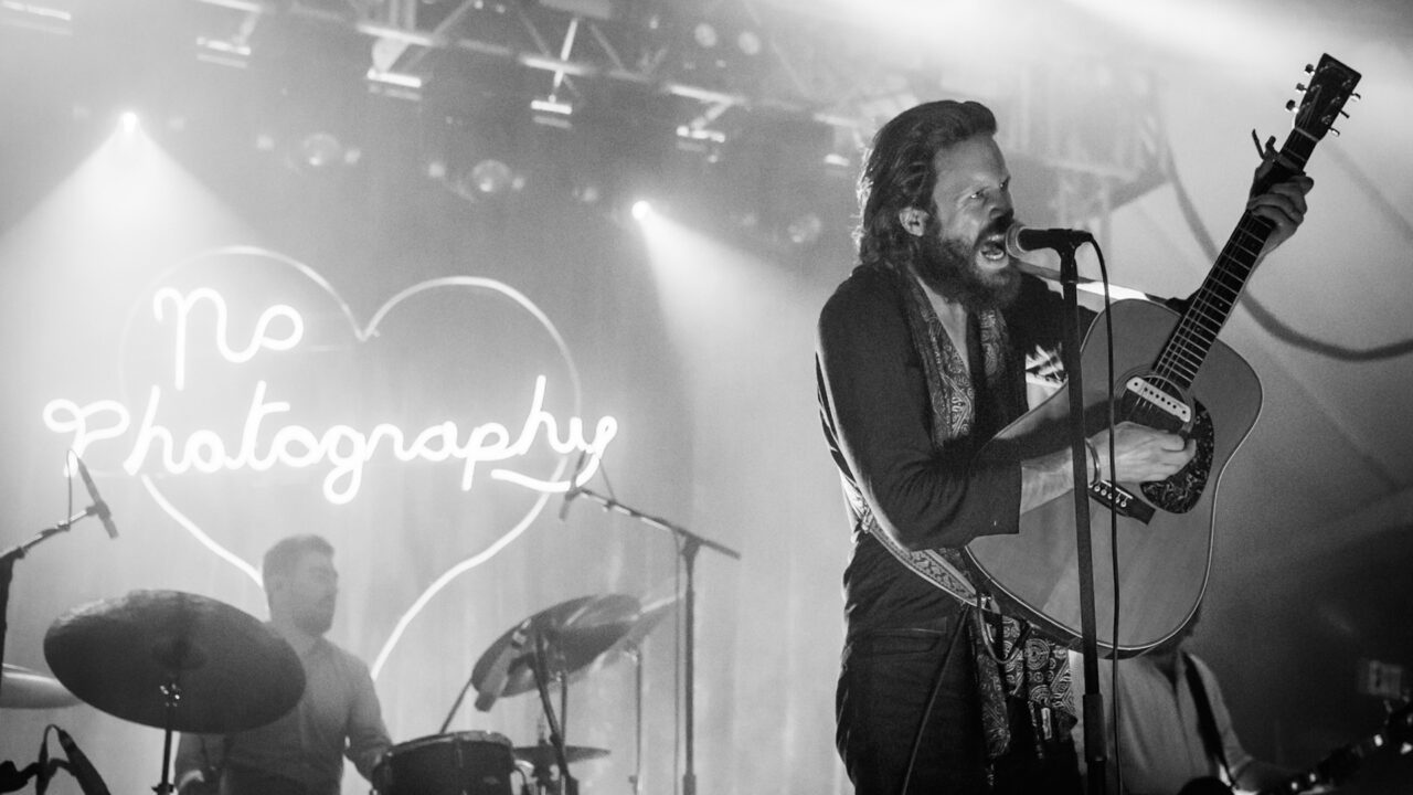 FLOOD - LIVE, IN PHOTOS: Father John Misty at Stubb’s BBQ in Austin (4 ...