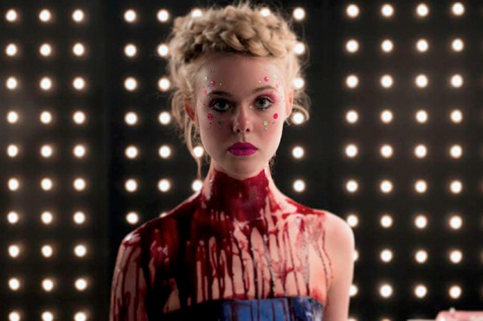 Elle_Fanning-2016-Neon_Demon