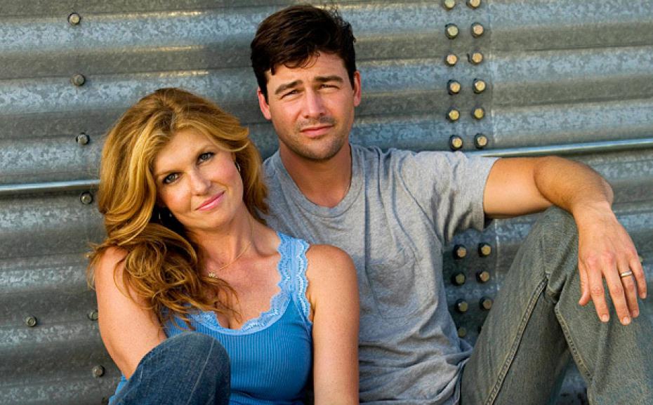 connie_britton-kyle_chandler-2007-friday_night_lights