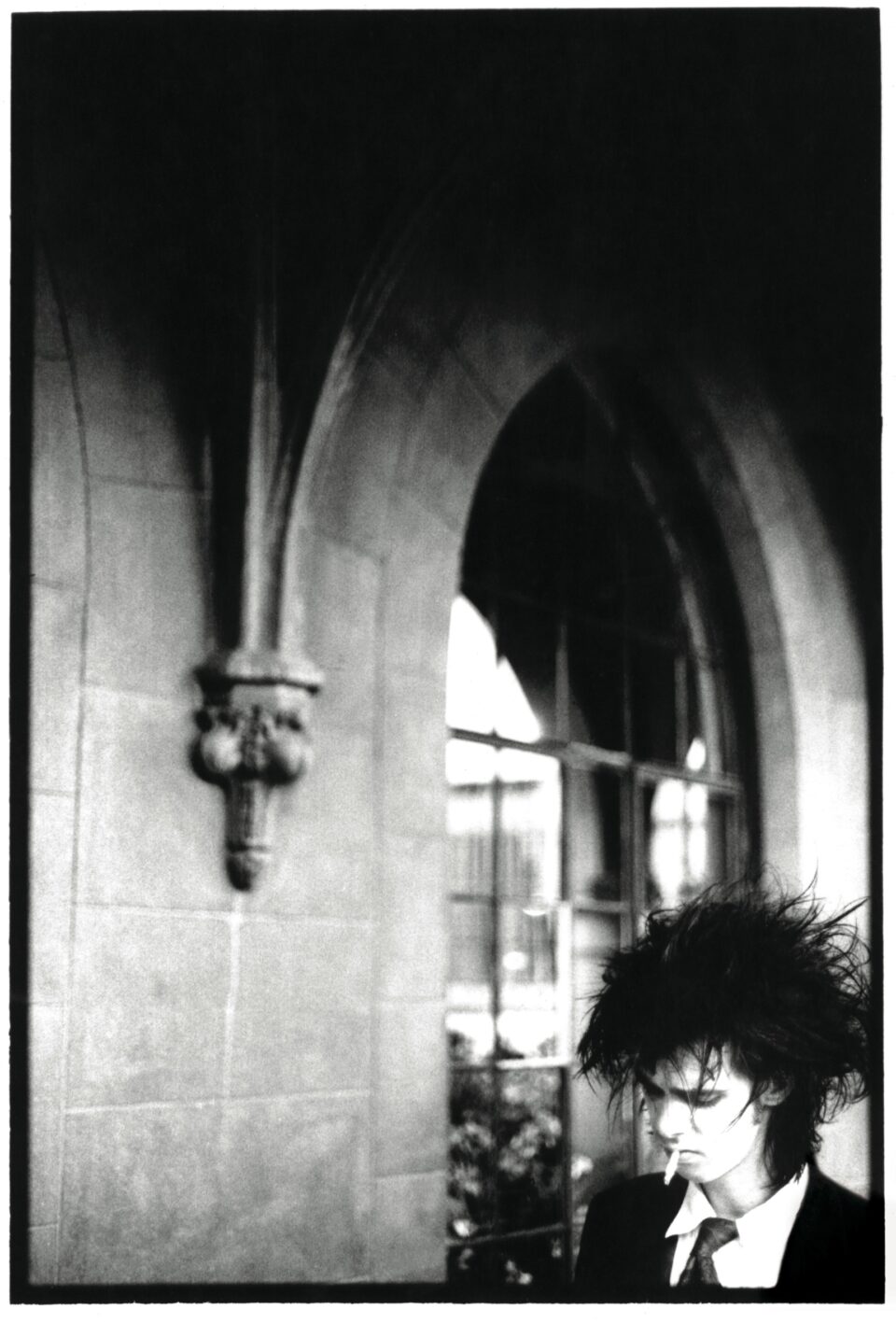 https://api.floodmagazine.com/wp-content/uploads/2022/01/Nick-Cave-1985-photographed-on-the-porch-of-the-Chateau-Marmont-West-Hollywood-Ca-960x1417.jpg