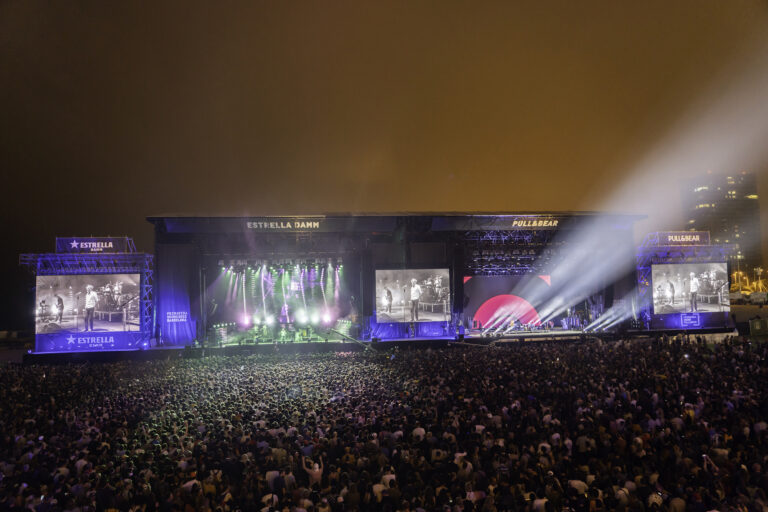 PRIMAVERA SOUND 2023. El cartel que todo el foro sueña, con Rosalía y Ghost a la vez - Página 13 Main-Stage-The-National-at-Primavera-Sound-2022-wk-1-fans-by-Joshua-Mellin-jdmellin@gmail.com-@joshuamellin-768x512